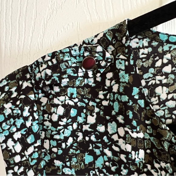 Apt. 9 Sleeveless V Neck Blouse Mosaic Black/turquois/white pattern Size M - Picture 4 of 5
